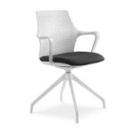 Scaune de birou - Scaunt rotativ cu cotiere, structura formata din patru picioare din nylon, sezut tapitat, spatar din plastic.