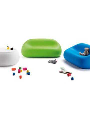 Mese - Gumball Junior, este o colectie dedicata lumii copiilor. compusa dintr-un fotoliu, o canapea si o masa.