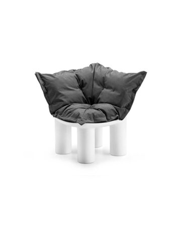 Mobilier de exterior - Un fotoliu modular confortabil inspirat de arhitectura columnelor Greco-Romane, completata de o perna moale.