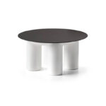 Mese pentru exterior - O masa ce se potriveste in compania mobilierului din colectia "Atene".