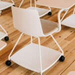 Scaune - Tray este un scaun perfect pentru mediile din educatie.