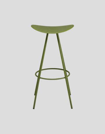 Scaune de bar - Scaunul de bar Coma 4L are trei inaltimi disponibile: cea mica, cea inalata, potrivita cafenelelor, barurilor si restaurantelor, si versiunea mediu-inalta, potrivita spatiilor corporatiste si rezidentiale.