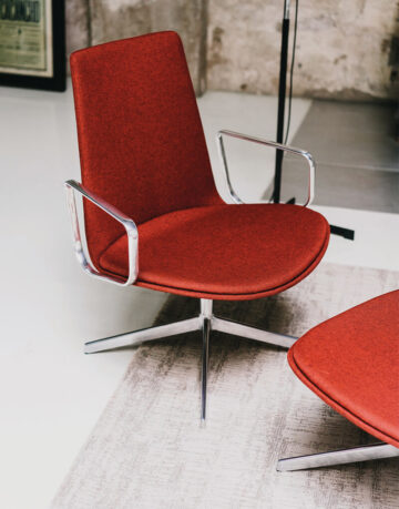 Scaune - Lotus Lounge un obiect perfect pentru mediile de lucru sau lectura, dar si pentru hoteluri.