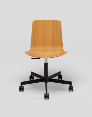 Scaune ergonomice - Lottus este o colectie completa de scaune ergonomice. Atat acasa, cat si in spatiile publice sau intime, designul sau este atractiv, indiferent de context.