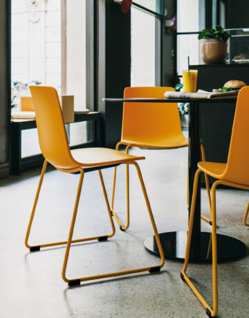 Scaune - Lottus este o colectie completa de scaune ergonomice. Atat acasa, cat si in spatiile publice sau intime, designul sau este atractiv, indiferent de context.