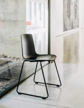 Scaune - Lottus este o colectie completa de scaune ergonomice. Atat acasa, cat si in spatiile publice sau intime, designul sau este atractiv, indiferent de context.