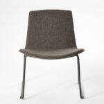 Scaune - Lottuls Lounge - Forma sa larga si relaxanta, dar si gama vasta de optiuni a finisajelor, caracterizeaza aceasta colectie ca fiind una confortabila, ideala pentru salile de asteptare si hoteluri.