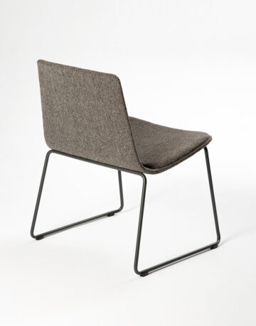 Scaune - Lotus Lounge un obiect perfect pentru mediile de lucru sau lectura, dar si pentru hoteluri.