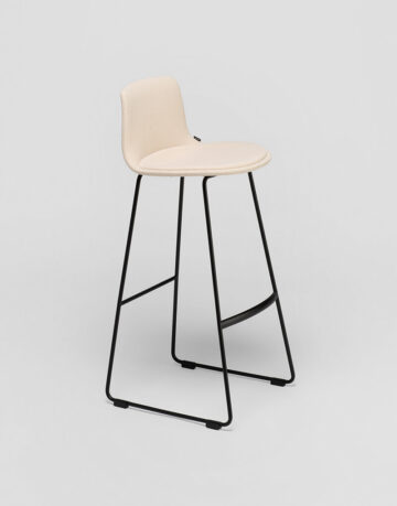 Scaune de bar - Scaunul de bar Lottus, este un scaun potrivit pentru cafenele, baruri si restaurante si varianta mediu-inalta, potrivita pentru corporatii si spatii rezidentiale.