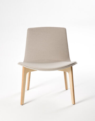 Scaune - Lottus Wood Lounge are structura cu patru picioare din stejar sau mesteacan.