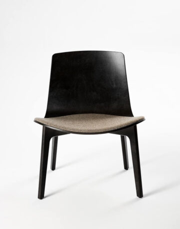 Scaune - Lottus Wood Lounge are structura cu patru picioare din stejar sau mesteacan.