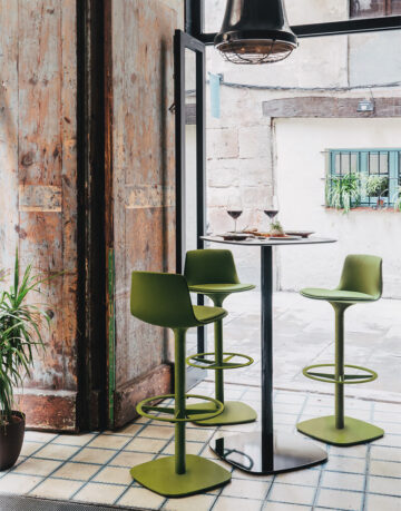 Scaune de bar - Scaunul rotativ de bar Lottus, este potrivit pentru cafenele, baruri si restaurante si varianta mediu-inalta, potrivita pentru corporatii si spatii rezidentiale.