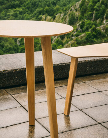 Mese - reprezinta modalitatea perfecta de a amenaja individual un spatiu multumita formelor diferite.