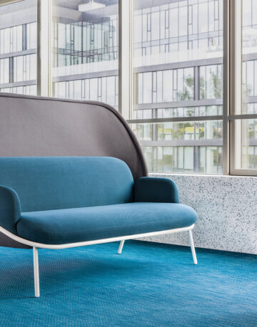 Mesh sofa - Moderna, cu linii dinamice si design distinctiv — Canapeaua Mesh si fotoliile sunt produse proiectate in conformitate cu ideea de a putea fi personalizate.