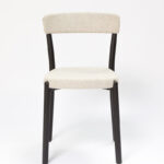 Scaune - Noa este un scaun stivuibil ce se potriveste spatiilor inguste.