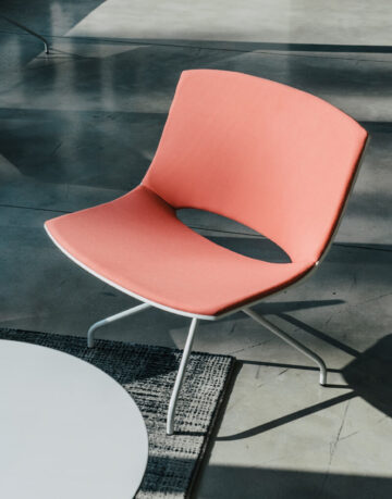 Scaune - Oh! lounge este un model sofisticat si primitor ce se potriveste oricarui decor.