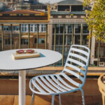 Mese - Masa Pile este o optiune perfecta pentru mediile indoor si outdoor dinamice