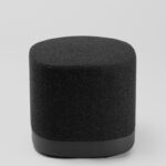 Cu o gama larga de tapiterii, Puck este un model modern si curajos, dand o stare de bine si culoare spatiului in care este amplasat. Modelul poate deveni dinamic, adaugand roti.