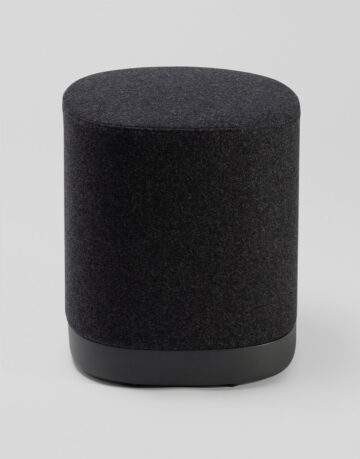 Pufuri - Cu o gama larga de tapiterii, Puck este un model modern si curajos, dand o stare de bine si culoare spatiului in care este amplasat. Modelul poate deveni dinamic, adaugand roti.