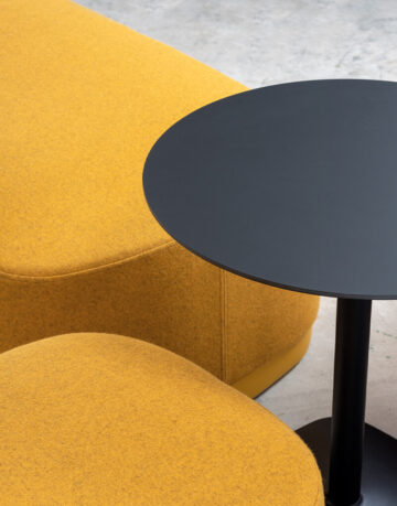 Pufuri - Disponibil in trei dimensiuni diferite, Puck se potriveste perfect salilor de asteptare si in hoteluri, datorita compozitiei unice ce poate fi realizata.