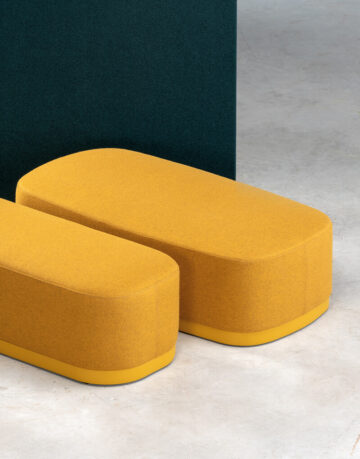 Puffs - Available in three different sizes, Puck Lounge fits perfectly in waiting rooms and hotels, thanks to the unique composition that can be achieved.