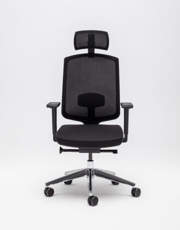 Scaune ergonomice - scaunul rotativ Sava cu cotiere este un element crucial pentru un spatiu de lucru.