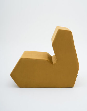 Fotoliu puf - colectia Shape cuprinde o gama multi-colora de pufuri cu spatar, ceea ce ofera spatiilor de relaxare o calitate complet noua.