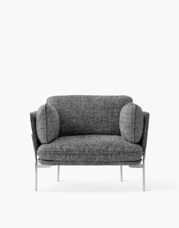 Canapele cu forme definite de designul danez si confortul italian. Datorita dimensiunilor compacte ale mobilierului din seria Cloud, acestea se adapteaza perfect in spatiile contemporane.