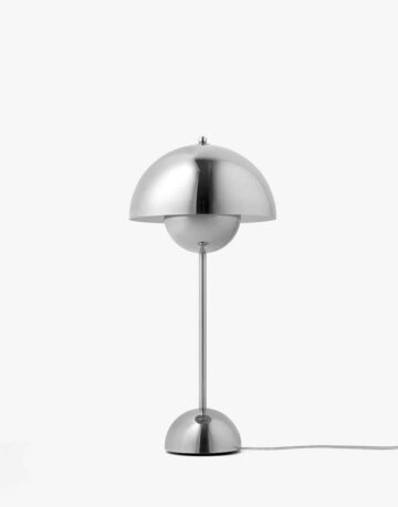 Lampa Flowerpot a devenit sinonim cu miscarea Flower power de la sfarsitul anilor '60. eria Flowerpot cuprinde diferite modele, ce includ trei lampi si doua veioze.