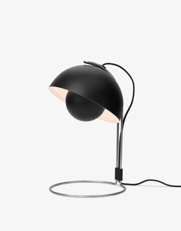 Lampa Flowerpot a devenit sinonim cu miscarea Flower power de la sfarsitul anilor '60. eria Flowerpot cuprinde diferite modele, ce includ trei lampi si doua veioze.