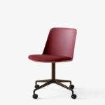 Rely este un scaun office cu baza fixa sau rotativa. Conceput de Hee Welling, aspectul sau simplu si ergonomic intruchipeaza fuziunea minimalista si practica.