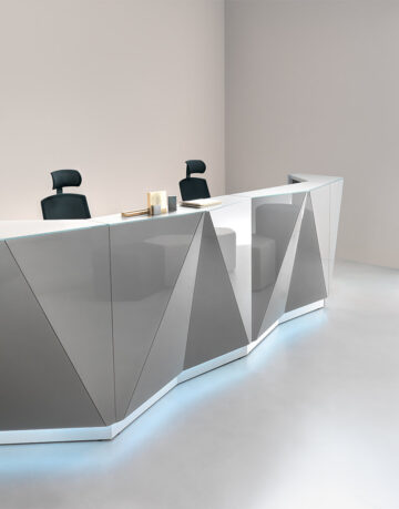 Mobila receptie - receptia Alpa este atractiva pentru oricine. Fiind simultan clasic si luxos, primeste atentia clientilor si ofera o stare de confort si incredere.