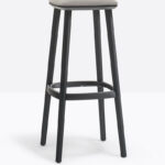 Scaun de bar din lemn de frasin cu picioare conice. - formota