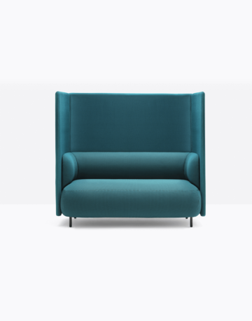 Fotoliu cu spătar și cotiere.