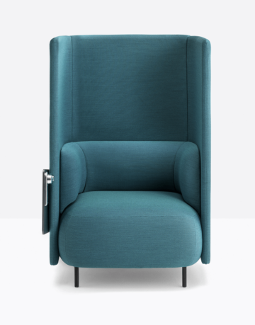 Fotoliu cu spătar și cotiere.