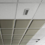 Sistem modular de panouri acustice, suspendate sau pentru tavane false.