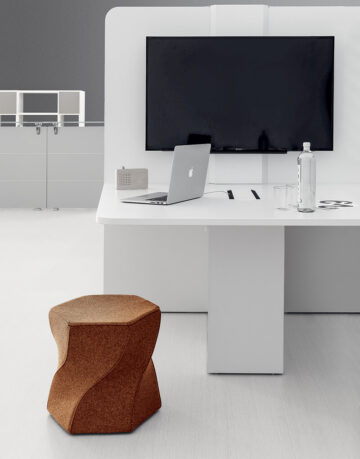 Multimedia station for classic conference rooms that facilitates the presentation of digital materials.