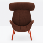 Fotoliu elegant cu patru picioare.