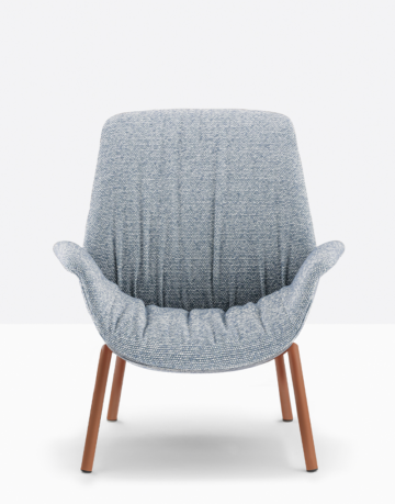 Fotoliu elegant cu patru picioare.