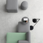 Canapea cu design atractiv, compus dintr-o varietate de țesături, într-o gamă de culori contemporane ce asigură intimitatea și confortul acustic necesar.