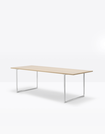 Minimalist desk design available in a variety of sizes and finishes.
