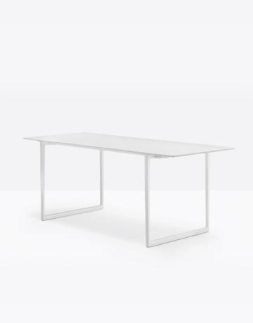 Minimalist desk design available in a variety of sizes and finishes.