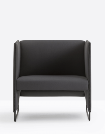 Comfortable sofa designed for seating and meeting areas. A niche of privacy protected by high sides that ensure a good soundproof capacity.