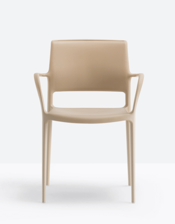 Scaun cu design rafinat și bine echilibrat.