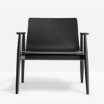 Malmö chairs evoke memorable sensations thanks to the ash wood finish, the conical shape that appeals to traditional design.