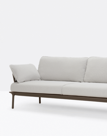 Canapea pentru exterior cu trei locuri cu cadru subțire din aluminiu, perne din țesătură impermeabilă.