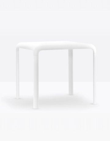 Table with aluminium legs